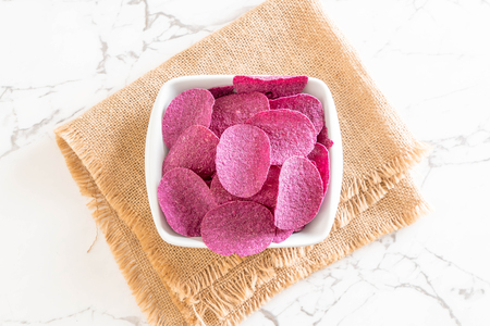 sweet potato chips on tableの写真素材