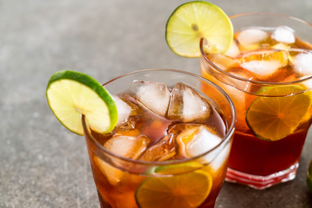 lemon iced tea on the tableの写真素材