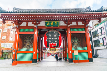 TOKYO-NOV 16: Crowded people at Buddhist Temple Sensoji on November 16, 2016 in Tokyo, Japan. The Sensoji temple in Asakusa area is the oldest temple in Tokyo.のeditorial素材