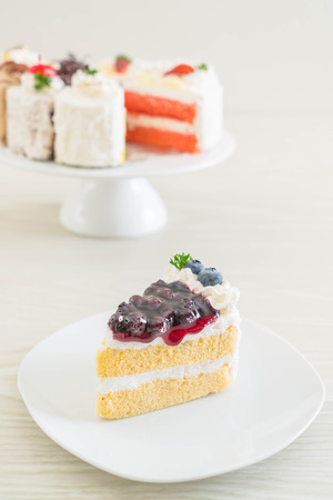 blueberry cake on white plateの写真素材