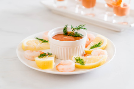 shrimp cocktail with sauce on tableの写真素材