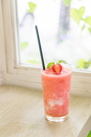 strawberry yogurt smoothies in cafeの写真素材