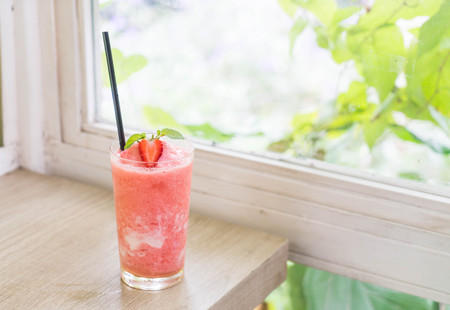 strawberry yogurt smoothies in cafeの写真素材