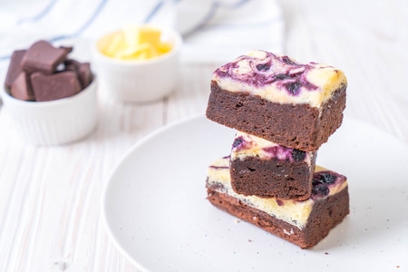 blueberry cheese brownies cake on plateの写真素材