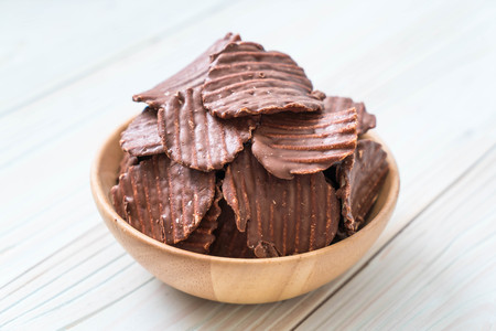 potato chips with chocolate on plateの写真素材