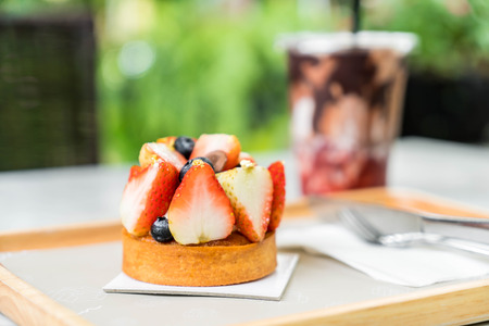 close-up strawberry tart  dessert on wood trayの写真素材
