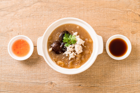 Braised Fish Maw in Red Gravy Soup with Crab in bowlの写真素材