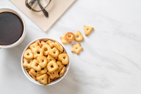 biscuits cracker with coffee on tableの写真素材
