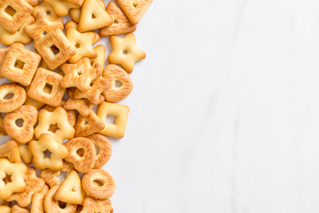 biscuits cracker with coffee on tableの写真素材