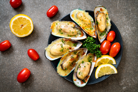 fresh mussel baked with cheeseの写真素材