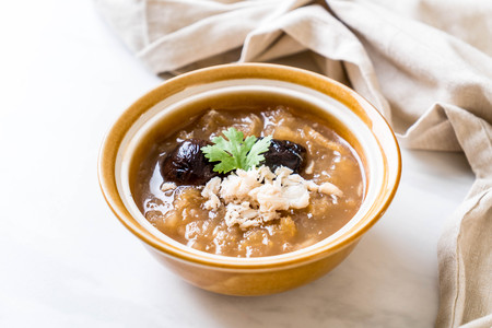 Braised Fish Maw in Red Gravy Soup with Crab in bowlの写真素材