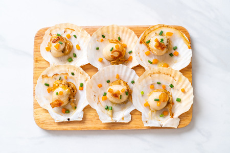 grilled scallops shell with butter and garlicの写真素材