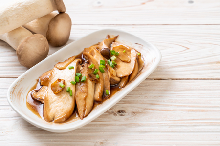 stir-fried king oyster mushroom in oyster sauce - healthy, vegan or vegetarian food styleの写真素材