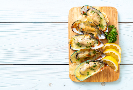 fresh mussel baked with cheeseの写真素材