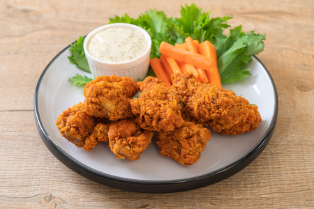 fried spicy chicken wings with vegetableの写真素材