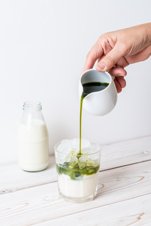 iced matcha green tea latte with milkの写真素材