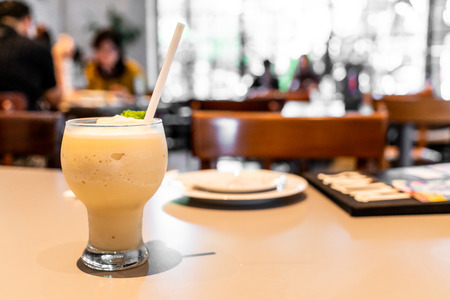 banana smoothie milkshake in cafe restaurantの写真素材
