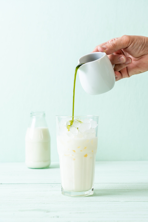 iced matcha green tea latte with milkの写真素材