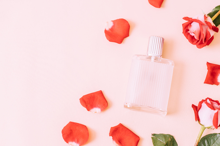 perfume bottle with rose petal on backgroundの写真素材