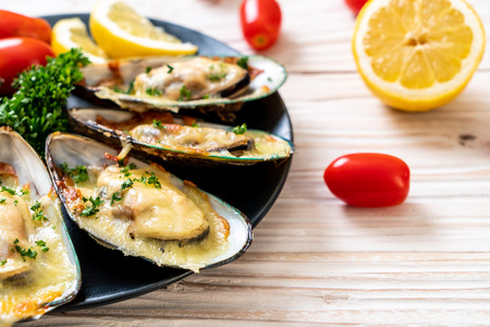 fresh mussel baked with cheeseの写真素材