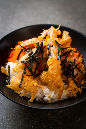 shrimps tempura rice bowl with shrimp egg and seaweed - japanese food styleの写真素材