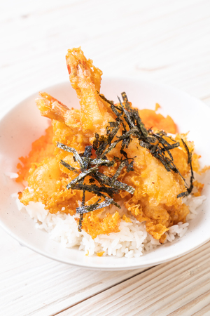 shrimps tempura rice bowl with shrimp egg and seaweed - japanese food styleの写真素材