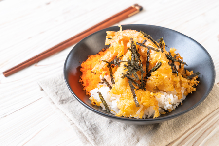 shrimps tempura rice bowl with shrimp egg and seaweed - japanese food styleの写真素材