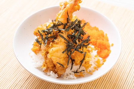 shrimps tempura rice bowl with shrimp egg and seaweed - japanese food styleの写真素材