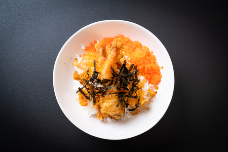 shrimps tempura rice bowl with shrimp egg and seaweed - japanese food styleの写真素材