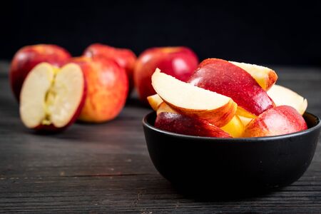 Fresh red apples sliced bowl on woodの写真素材
