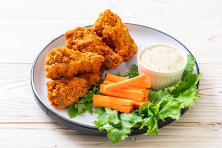 fried spicy chicken wings with vegetableの写真素材