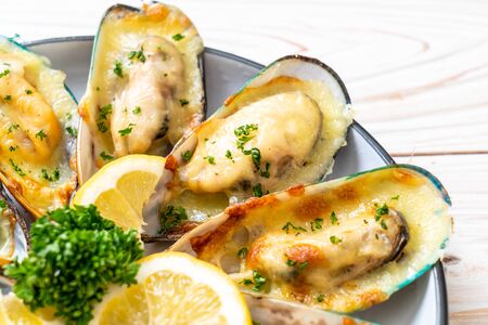 fresh mussel baked with cheese