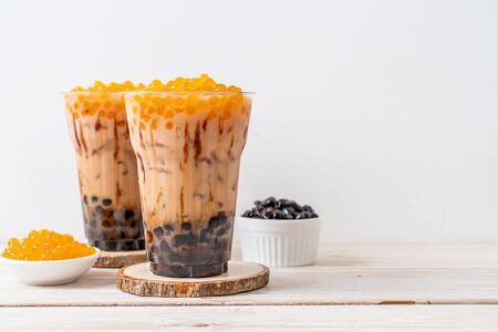 Taiwan milk tea with bubble on wood tableの写真素材