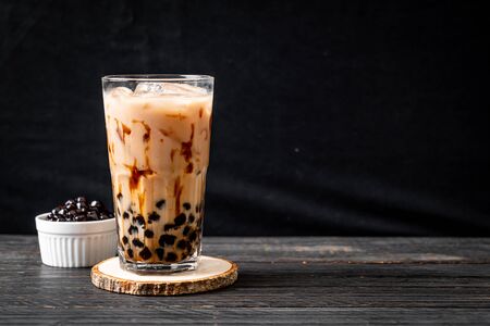 Taiwan milk tea with bubble on wood tableの写真素材