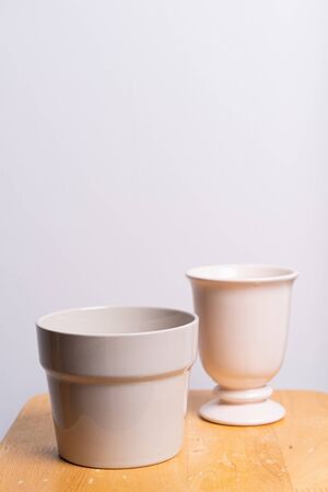 empty and beautiful clay flower pot on wood tableの写真素材