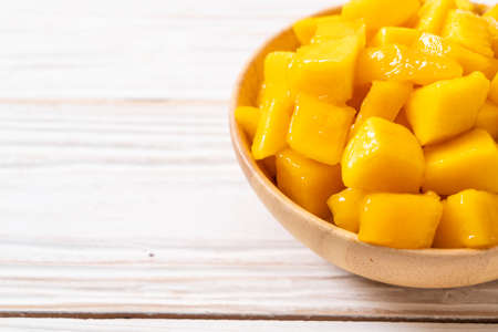 fresh and golden mangoes in bowlの写真素材