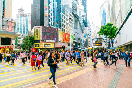 HONG KONG - FEB 21 2019: People walking across Hennessy Road, Causeway Bay with a big department store in Hong Kong.のeditorial素材