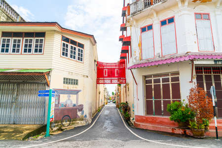 SONGKHLA, THAILAND - 2020 Nov 15 : Colorful and beautiful building old town and landscape in Songkhla, Thailand on 15 November 2020.のeditorial素材