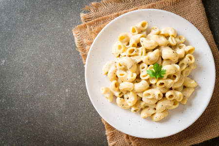 macaroni and cheese with herbs in bowlの写真素材