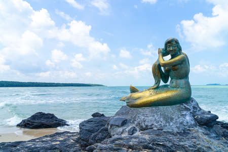 golden mermaid statues on Samila beach. Landmark of Songkla in Thailand.の写真素材