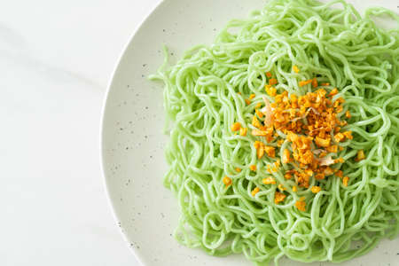 green jade noodle with garlic on plateの写真素材
