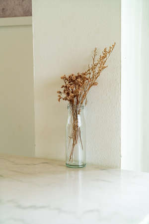 dried flowers in glass vase decoration on tableの写真素材