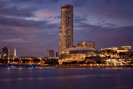 SINGAPORE - JANUARY 29, 2015: Twilight time at Esplanade - Theatres on the Bay is a performance and art center located in Marina Bay. It is nicknamed the Durian by the Singaporeans.のeditorial素材