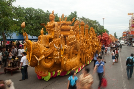 NAKHONRASHIMA, THAILAND - AUG 3  Traditional candle procession festival of Buddha Thai people celebrate together, happily in festival  August 3,2012 in Nakornrashima Province, Thailand  のeditorial素材