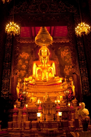 Golden sitting Buddhas in Wat Bauvornivet temple ,Bangkok in Thailand のeditorial素材