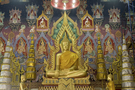 Sitting Buddha in Thai temple のeditorial素材