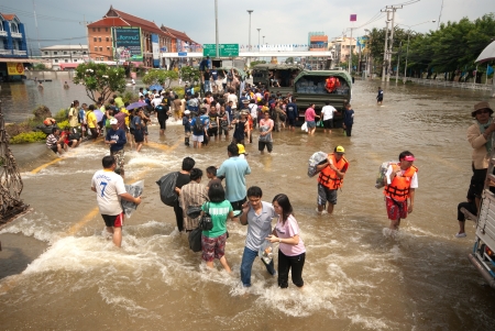 AYUTTHAYA, THAILAND - OCTOBER 9  Heavy flooding from monsoon rain in Ayutthaya and north Thailand arriving in Ayutthaya suburbs on October 9, 2011 in Ayutthaya, Thailand のeditorial素材