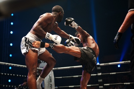 BANGKOK, THAILAND-SEPT 25  Unidentified fighters fight Muaythai at Thai Fight Muay Thai    The World s Unrivaled Fight at Thammasat University stadium on September 25, 2011 in Bangkok,Thailand  のeditorial素材