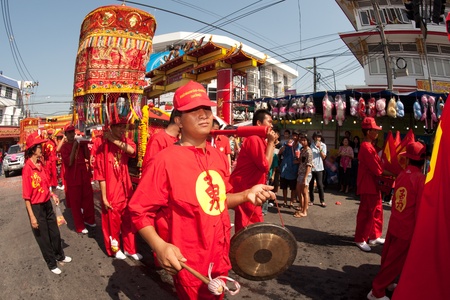Gong playing show in parade on Chinese New Year 2013 in Nakhonsawan Province,Middle of Thailand のeditorial素材