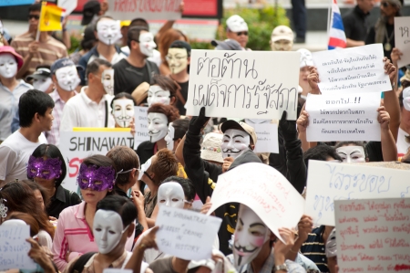 Bangkok,Thailand-June 2,2013   About 700 demonstrators from the anti-government V for Thailand group wear Guy Fawkes masks to protest against the government at the Central World shopping complex on June 2,2013 in Bangkok,Thailand のeditorial素材